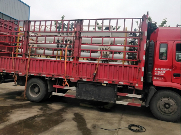 二手20噸雙級(jí)反滲透設(shè)備裝車(chē)